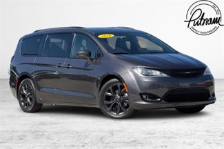 Used 2018 Chrysler Pacifica Touring-L w/ Premium Audio Group image 1