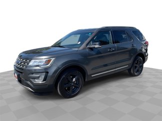 Used 2017 Ford Explorer XLT image 1