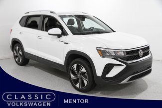 Certified 2024 Volkswagen Taos SE image 1