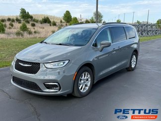 Used 2022 Chrysler Pacifica Touring-L image 1
