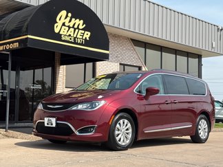 Used 2017 Chrysler Pacifica Touring-L image 1