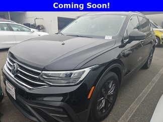 Used 2022 Volkswagen Tiguan SE w/ Panoramic Sunroof Package image 1