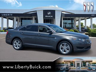 Used 2016 Ford Taurus SE image 1