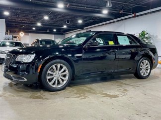 Used 2018 Chrysler 300 Touring L image 1