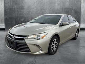 Used 2017 Toyota Camry LE image 1