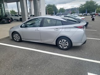 Used 2017 Toyota Prius Four image 1