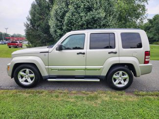 Used 2009 Jeep Liberty Limited image 1