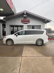 Used 2022 Chrysler Voyager LX image 1