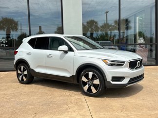 Used 2020 Volvo XC40 T5 Momentum w/ Protection Package Premier image 1