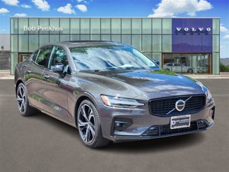Used 2025 Volvo S60 B5 Core image 1