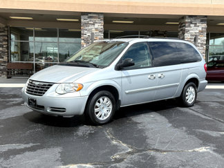 Used 2007 Chrysler Town & Country Touring image 1