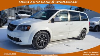 Used 2017 Dodge Grand Caravan SXT w/ Blacktop Package image 1