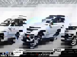Used 2023 Jeep Grand Cherokee Laredo image 1