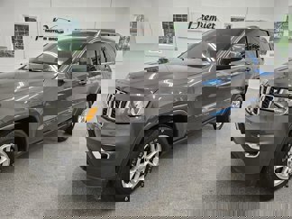 Used 2019 Jeep Grand Cherokee Laredo image 1