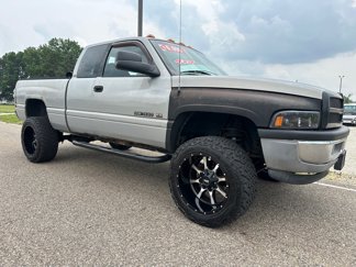 Used 2000 Dodge Ram 1500 Truck 4x4 Club Cab image 1