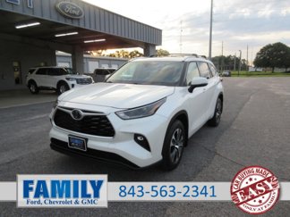 Used 2021 Toyota Highlander XLE image 1