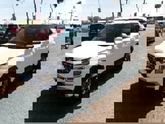 Used 2024 Hyundai Venue SEL image 1