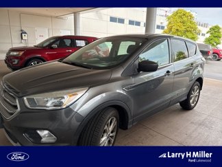 Used 2017 Ford Escape SE image 1