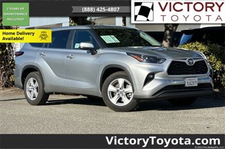 Used 2024 Toyota Highlander LE image 1