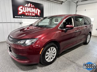 Used 2020 Chrysler Voyager L image 1