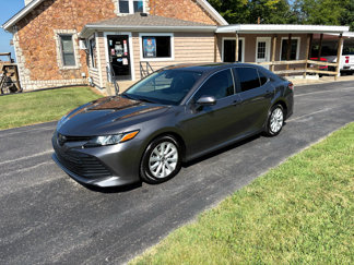 Used 2020 Toyota Camry LE image 1
