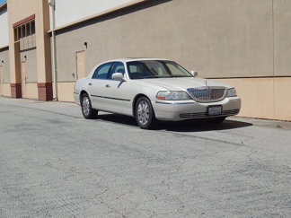 Used 2004 Lincoln Town Car Ultimate image 1