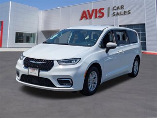 Used 2023 Chrysler Pacifica Touring-L image 1