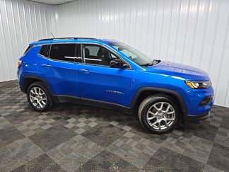 Used 2022 Jeep Compass Latitude image 1