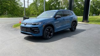 New 2025 Volkswagen Tiguan SE R-Line image 1