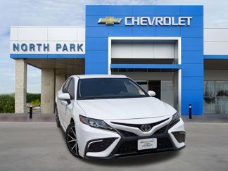 Used 2022 Toyota Camry SE image 1