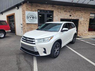 Used 2018 Toyota Highlander LE image 1