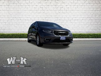 Used 2023 Chrysler Pacifica Touring-L image 1