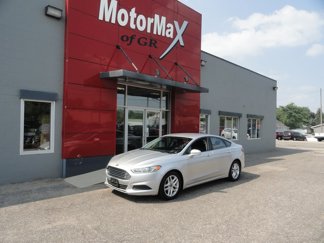 Used 2015 Ford Fusion SE image 1