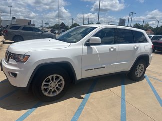 Used 2018 Jeep Grand Cherokee Laredo image 1