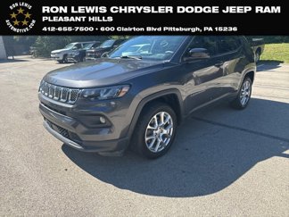 Used 2023 Jeep Compass Latitude image 1
