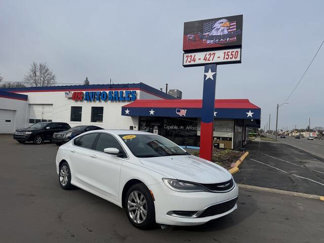 Used 2016 Chrysler 200 Limited image 1