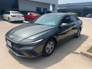 Certified 2024 Hyundai Elantra SE image 1
