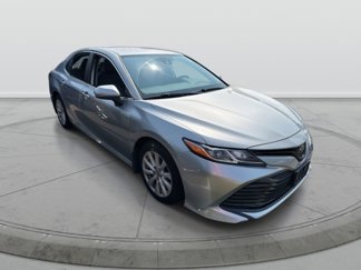 Used 2019 Toyota Camry LE image 1