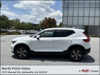 Certified 2025 Volvo XC40 B5 Core image 1