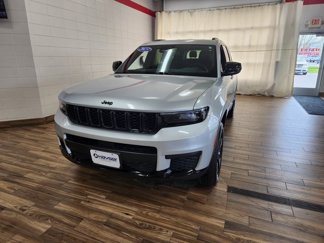 Used 2023 Jeep Grand Cherokee L Laredo image 1
