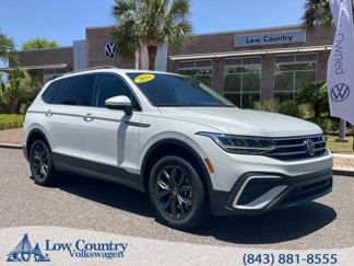 Used 2023 Volkswagen Tiguan SE w/ Panoramic Sunroof Package image 1