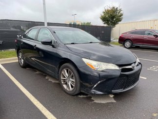Used 2016 Toyota Camry SE image 1