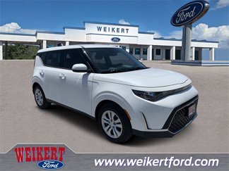 Used 2023 Kia Soul LX image 1