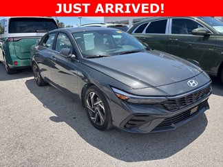Used 2024 Hyundai Elantra Limited image 1