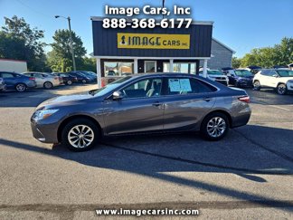 Used 2017 Toyota Camry LE image 1