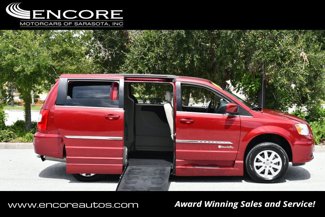 Used 2015 Chrysler Town & Country Touring image 1