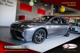 Used 2022 Toyota Camry SE image 1