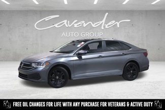Used 2023 Volkswagen Jetta SE image 1