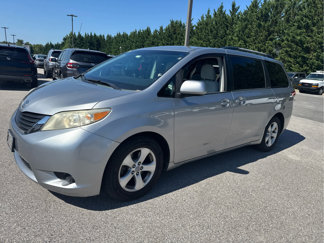 Used 2011 Toyota Sienna LE image 1