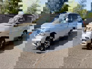 Used 2017 Nissan Pathfinder SV image 1